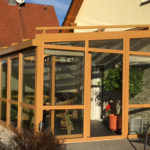 zadaszony otwarty taras wiosną